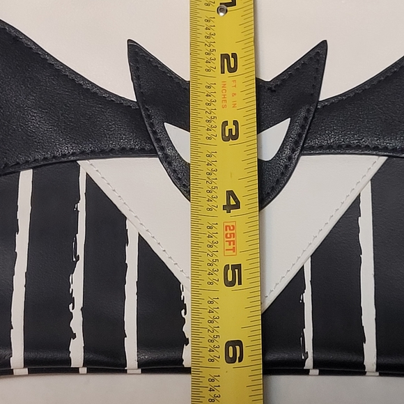 DISNEY NIGHTMARE BEFORE CHRISTMAS Wristlet Clutch Jack Black Bat - Picture 9 of 9